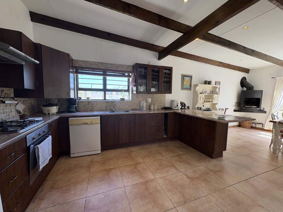 4 Bedroom Property for Sale in Pearl Bay Western Cape